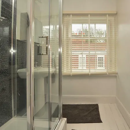 Intown - 60 Second Walk 2 Minster!