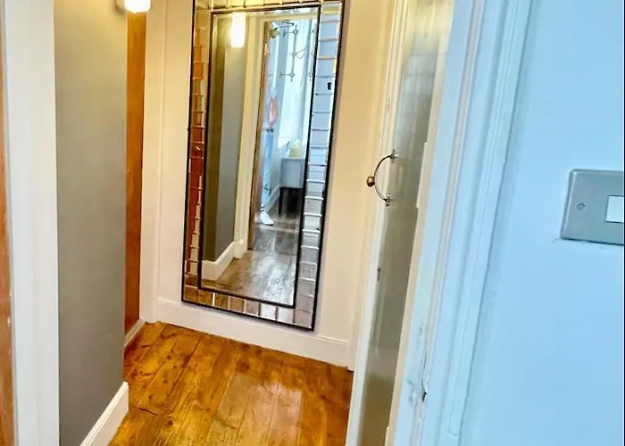 Intown - 60 Second Walk 2 Minster! Guest house York