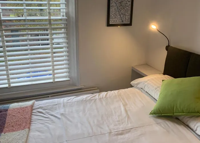 Intown - 60 Second Walk 2 Minster! 3* York