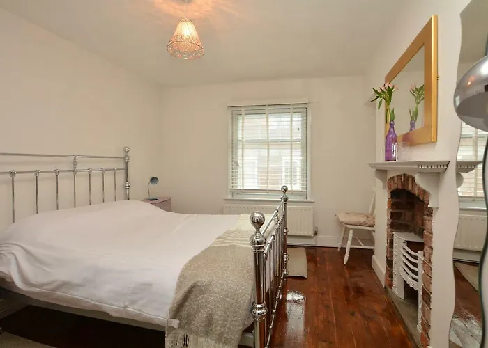 Guest house Intown - 60 Second Walk 2 Minster!