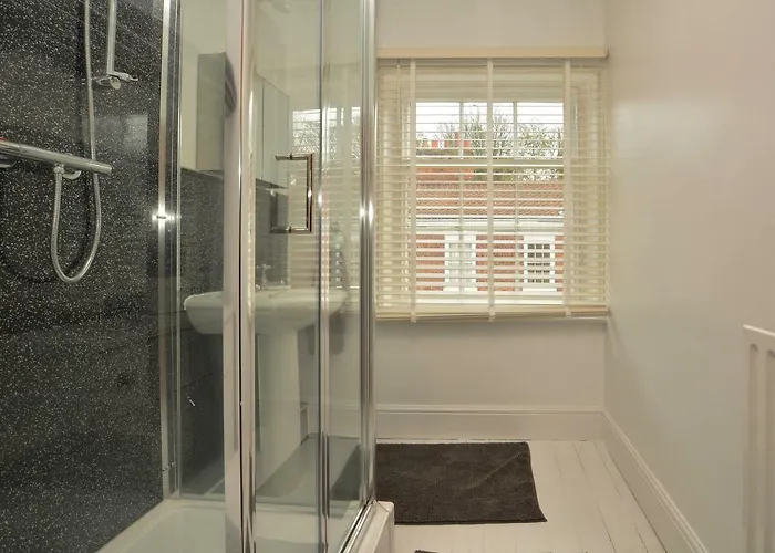 Intown - 60 Second Walk 2 Minster!