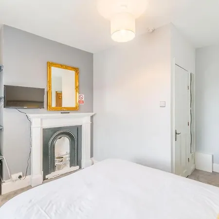 Intown - 60 Second Walk 2 Minster! Guest house York