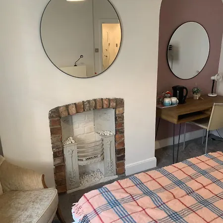 Intown - 60 Second Walk 2 Minster! 3* York