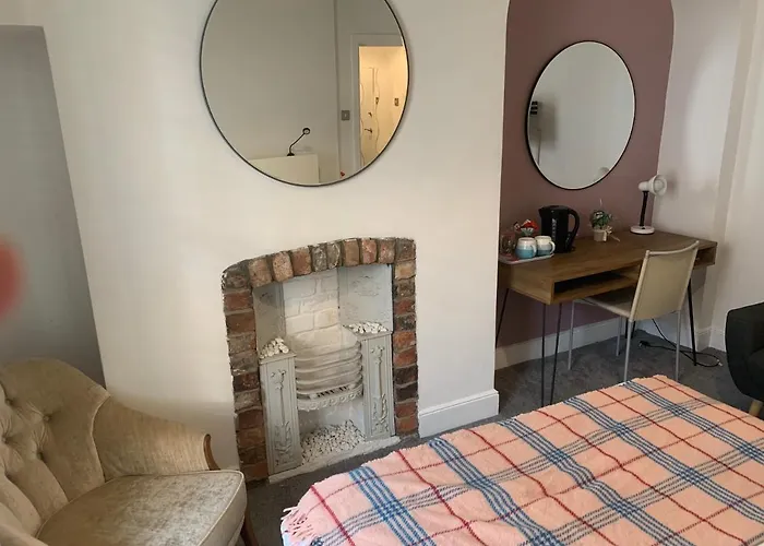 Intown - 60 Second Walk 2 Minster! 3* York